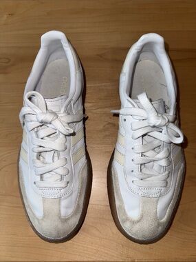 Adidas Women’s Sambae Gum Soles Sneakers in White size 7.5.